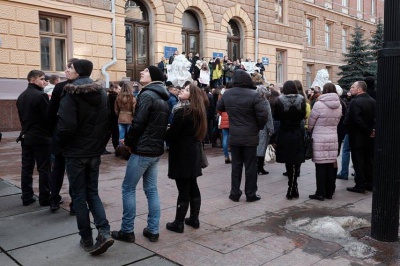 Студенти БДФЕУ третій день мітингують проти приєднання вузу до ЧНУ (ФОТО)