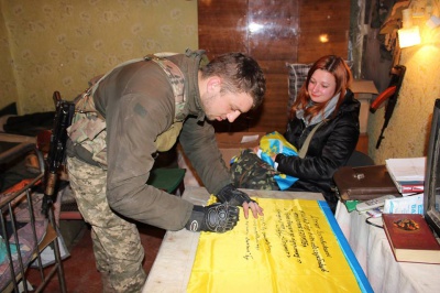 Волонтери з Буковини, які потрапили під обстріл в АТО, повернулися додому (ФОТО)