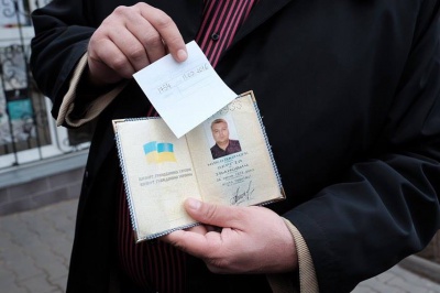 У Чернівцях активісти перевіряли себе на наявність румунського громадянства (ФОТО)