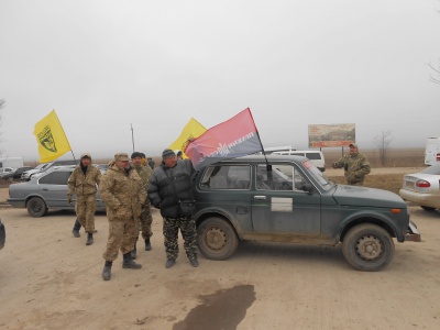 "Будемо стояти тут, поки нас не почують чиновники": на Буковині активісти уже добу блокують в’їзд російських фур