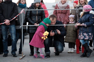 У Чернівцях до Дня Валентина запалили серце із 5 тисяч свічок (ФОТО)