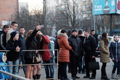 У Чернівцях до Дня Валентина запалили серце із 5 тисяч свічок (ФОТО)