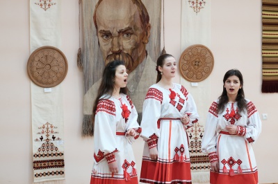 У Чернівцях відкрили виставку "На славу Кобзареві" (ФОТО)