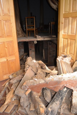 У будинку культури в Путилі провалилися сходи, що ведуть на сцену: постраждала жінка