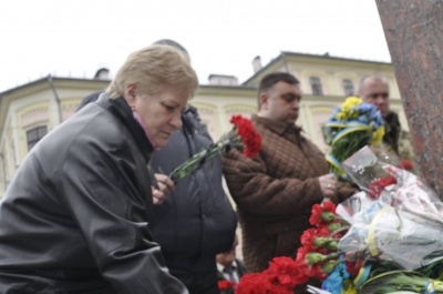 У Чернівцях урочисто поклали квіти до пам'ятника Тарасові Шевченку (ФОТО)