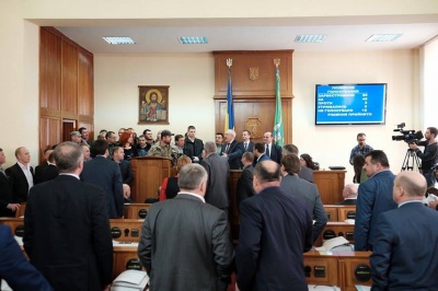 На сесії облради учасники АТО закликали головного поліцейського Буковини подати у відставку (ФОТО)