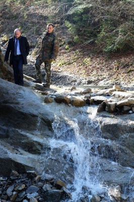 Водоспад на Буковині значно зменшився після вивезення через нього лісу (ФОТО)