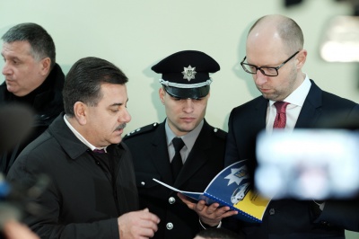 "Покажіть мені Тралку", - Яценюк оглянув call-центр поліції Чернівців (ВІДЕО)