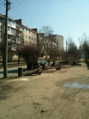 У Чернівцях біля парку «Жовтневий» буде безкоштовна парковка (ФОТО)