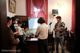 У кабінеті заступника мера Чернівців знімали сцену для короткометражки (ФОТО)
