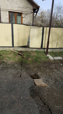 У Чернівцях — новий зсув біля житлових будинків (ФОТО)