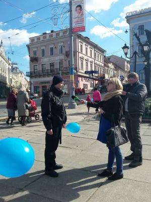 У Чернівцях відбулася акція на підтримку діток-аутистів (ФОТО)