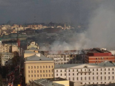 Через пожежу у будівлі російського Міноборони обвалився дах