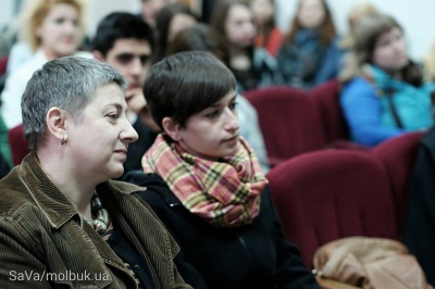 Катерина Бабкіна презентувала у Чернівцях книжку про щасливих голих людей (ФОТО)