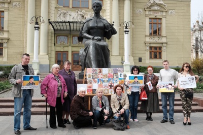 Художниці з Чернівців присвятили свої картини Надії Савченко (ФОТО)