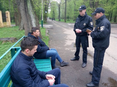 Поліція у Чернівців патрулюватиме на 5 піших маршрутах (ФОТО)