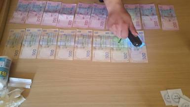 Директор коледжу у Чернівцях попалася на хабарі в 6 тисяч гривень (ФОТО)