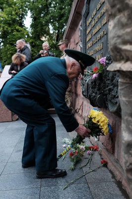 У центрі Чернівців вшанували полеглих у Другій світовій війні (ФОТО)