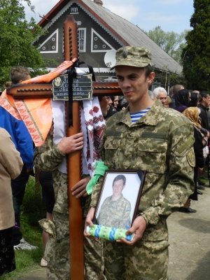 У Сторожинці поховали буковинця, загиблого в АТО (ФОТО)