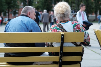 Чернівчани у вишиванках їли вареники на швидкість і танцювали гопак (ФОТО)