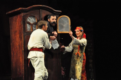 У Чернівецькому театрі відбулася прем`єра народної комедії "Запечатаний двірник"(ФОТО)