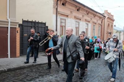 Єврейська громада пройшлась урочистою ходою центром Чернівців (ФОТО)