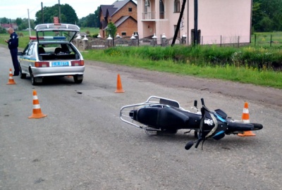 На Буковині мотоцикліст збив пішохода