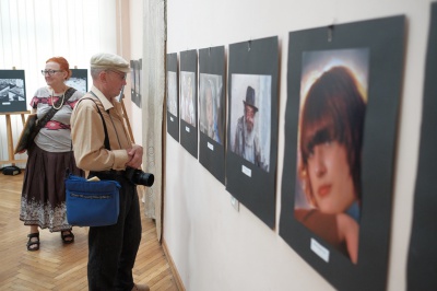 У Художньому музеї показали культурний діалог різних країн у фотографіях (ФОТО)