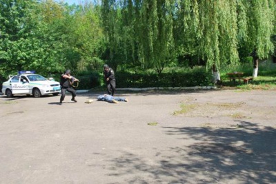 Поліція у Чернівцях рятувала інкасаторське авто від нападу (ФОТО)