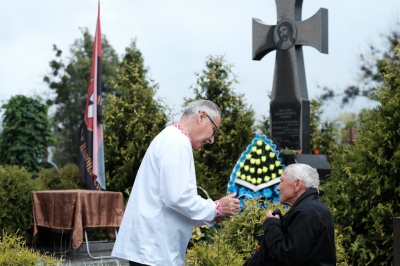 На кладовищі у Чернівцях відслужили молебень за жертвами депортації (ФОТО)