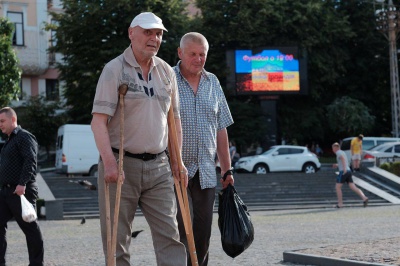 Чернівчани вболівали за Збірну України на фан-зоні на площі Філармонії (ФОТО)