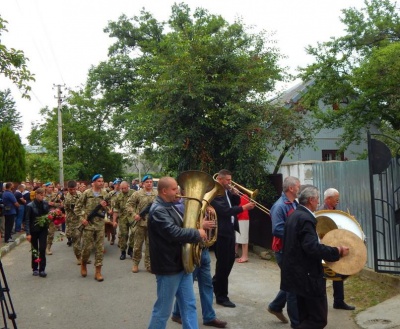 На Буковині попрощалися із загиблим в АТО бійцем Олегом Косованом (ФОТО)