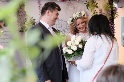 У Чернівцях на історичній вулиці бізнес-вумен вийшла заміж за столичного кіноактора (ФОТО)