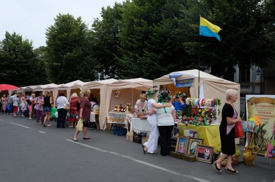 Петрівський ярмарок у Чернівцях: як пройшов перший день свята (ФОТО)