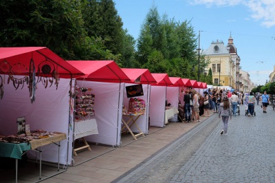 Петрівський ярмарок у Чернівцях: як пройшов перший день свята (ФОТО)