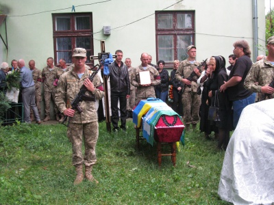 У Чернівцях прощалися з загиблим на Сході буковинцем Станіславом Мамчієм (ФОТО)