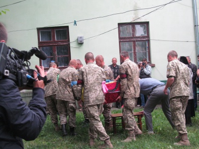 У Чернівцях прощалися з загиблим на Сході буковинцем Станіславом Мамчієм (ФОТО)