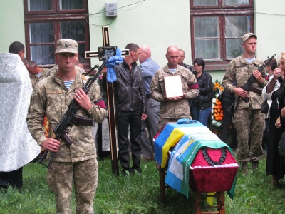 У Чернівцях прощалися з загиблим на Сході буковинцем Станіславом Мамчієм (ФОТО)