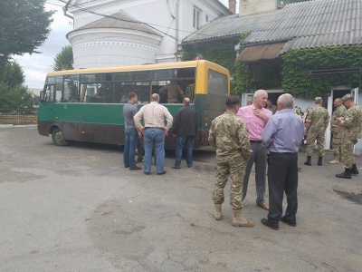 До Чернівців привезли тіло загиблого в АТО розвідника (ФОТО)