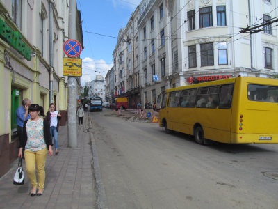 Тролейбуси по Університетській ходять, але рух ще обмежено (ФОТО)