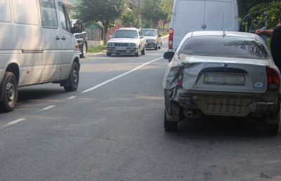 Бус і два легковики зіштовхнулися на Буковині (ФОТО)