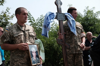 У Чернівцях поховали бійця, який за місяць мав повертатися додому (ФОТО)