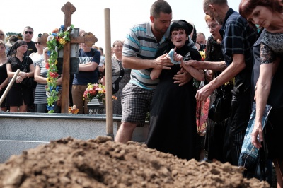 У Чернівцях поховали бійця, який за місяць мав повертатися додому (ФОТО)