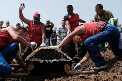 У Чернівцях поховали бійця, який за місяць мав повертатися додому (ФОТО)