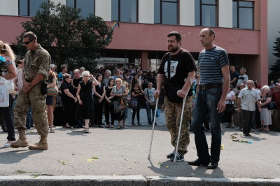 У Чернівцях поховали бійця, який за місяць мав повертатися додому (ФОТО)