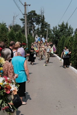 У Чернівцях поховали бійця, який за місяць мав повертатися додому (ФОТО)