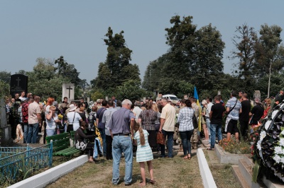 У Чернівцях поховали бійця, який за місяць мав повертатися додому (ФОТО)