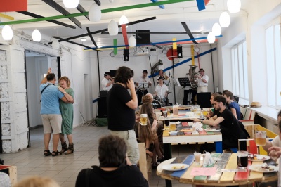 Епатажний Федірко презентував у Чернівцях арт-кафе супрематичного мистецтва (ФОТО)
