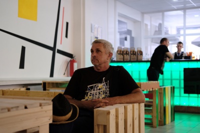 Епатажний Федірко презентував у Чернівцях арт-кафе супрематичного мистецтва (ФОТО)