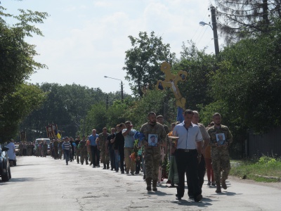 На Буковині в останню путь провели загиблого в АТО Героя (ФОТО)